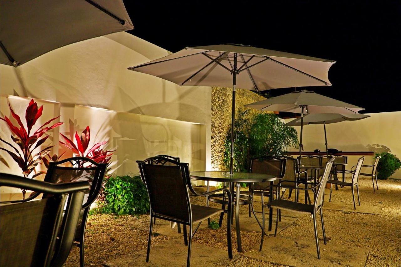 Margarett Hotel Вальядолид Экстерьер фото